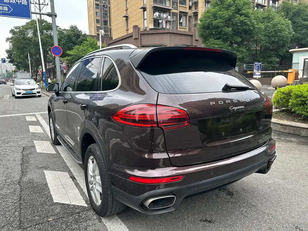 Porsche Cayenne 2016 — фото 16