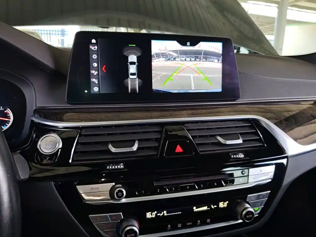 BMW 5 Series 2018 — фото 13
