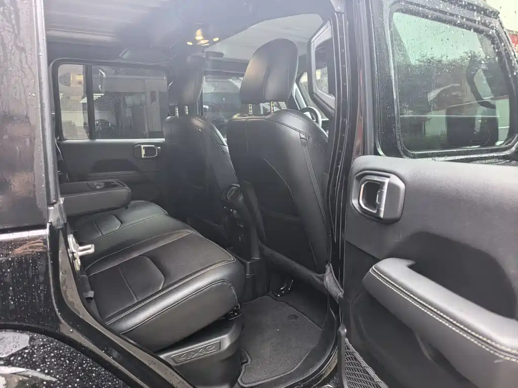 Jeep Wrangler PHEV 2022 — фото 10