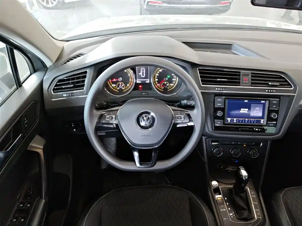 Volkswagen Tiguan L 2019 — фото 11