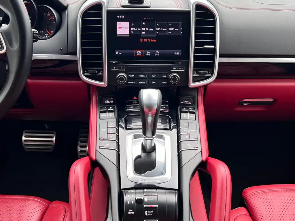 Porsche Cayenne 2017 — фото 16