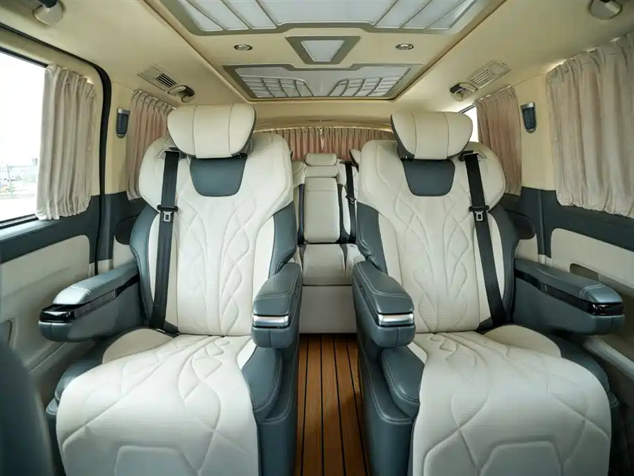 Mercedes-Benz V-Class 2022 — фото 13