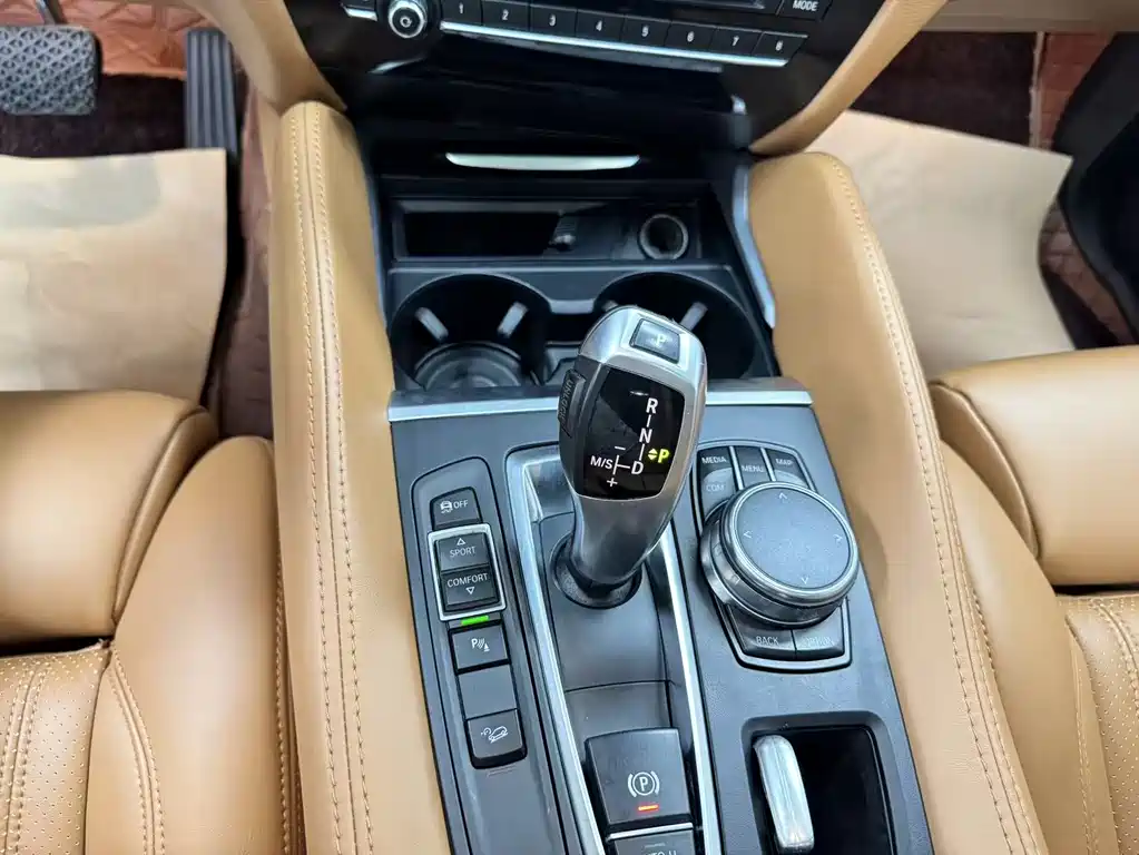 BMW X6 2018 — фото 12