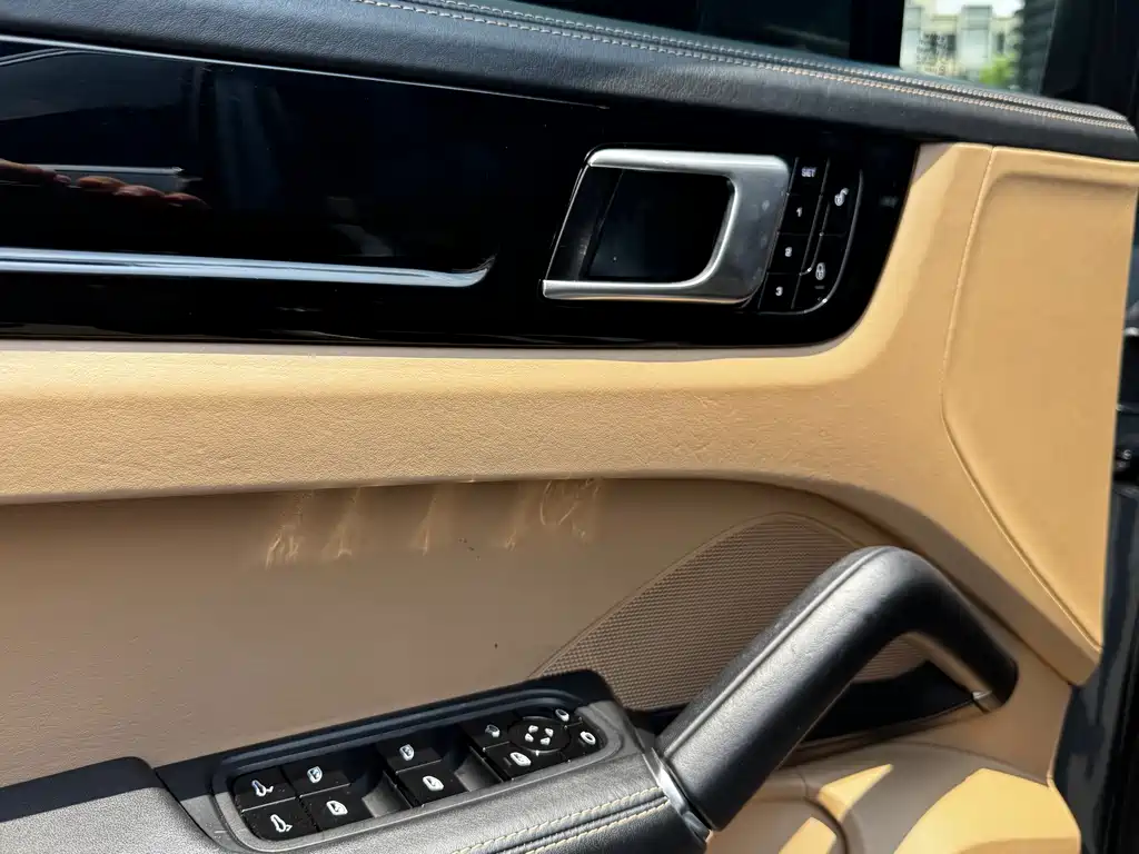 Porsche Cayenne 2018 — фото 17