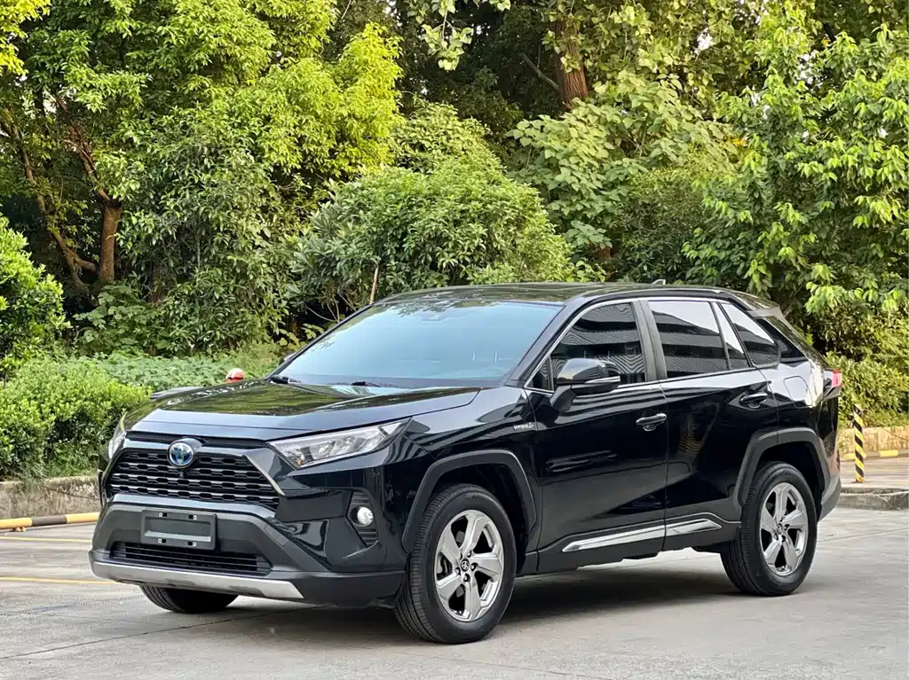 Toyota RAV4 2020 — фото 1