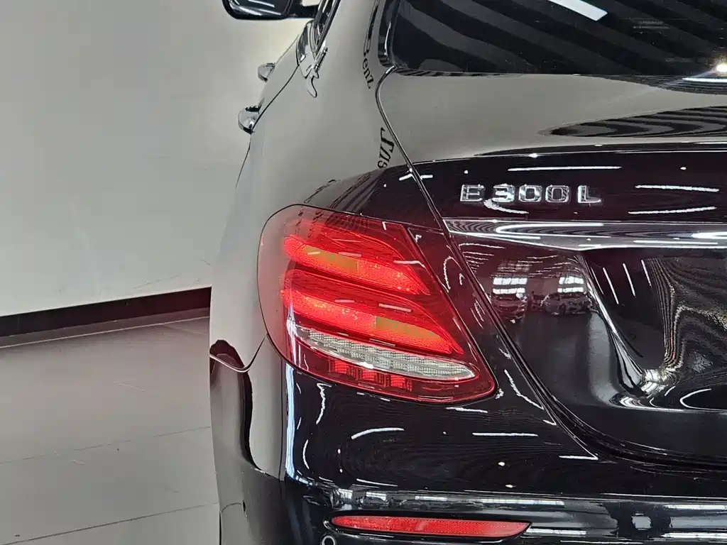 Mercedes-Benz E-Class 2020 — фото 11