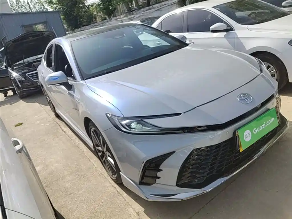 Toyota Camry 2024 — фото 4