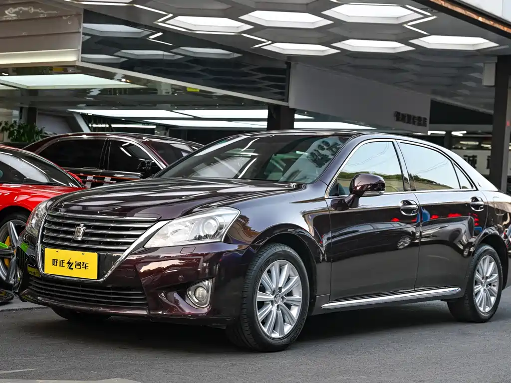 Toyota Crown 2015