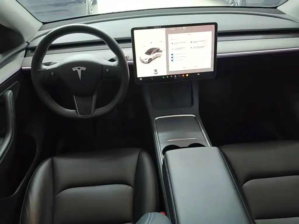 Tesla Model Y 2024 — фото 10
