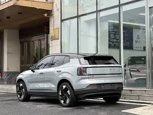 Volvo EX30 2024