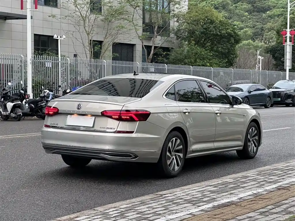Volkswagen Passat New Energy 2020 — фото 18