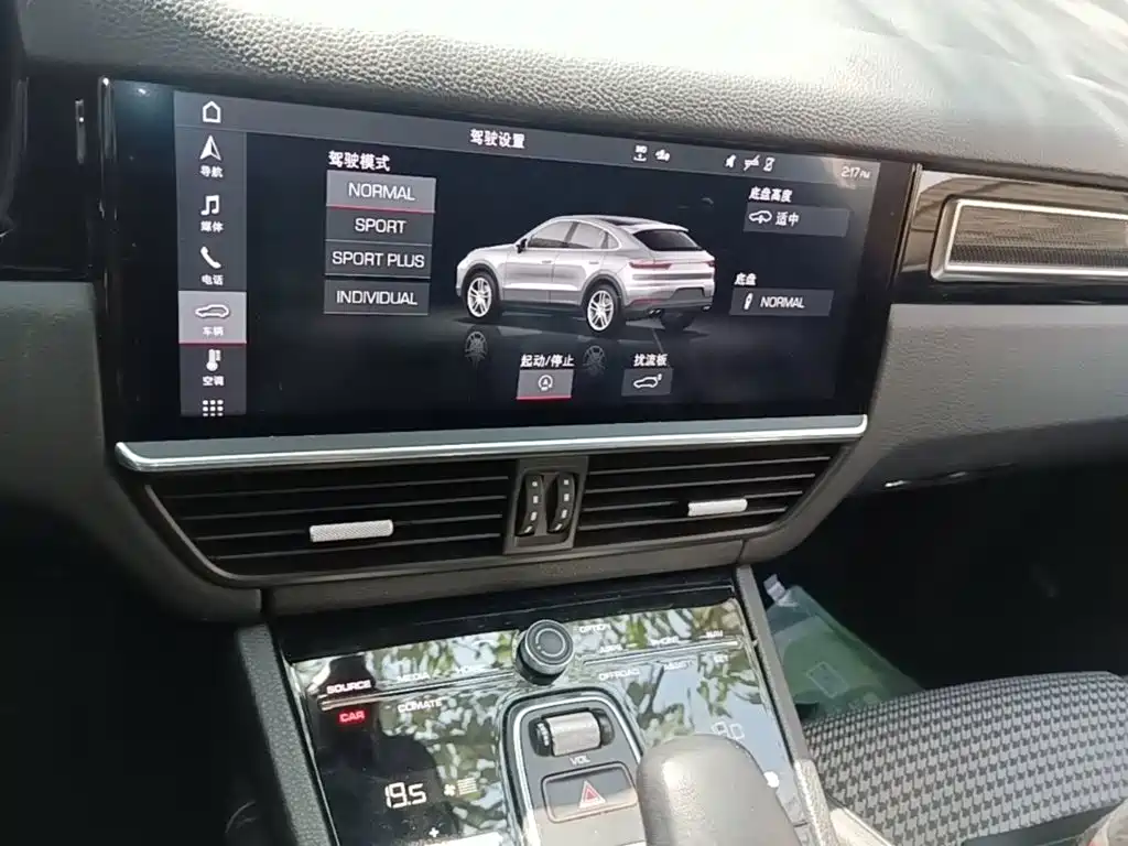 Porsche Cayenne 2020 — фото 13