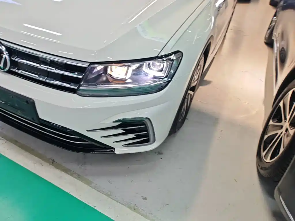 Volkswagen Tiguan L PHEV 2021 — фото 24