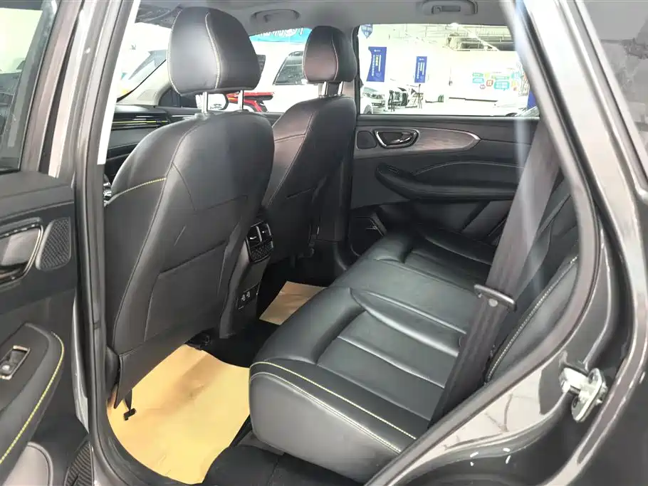 Roewe RX5 New Energy 2022 — фото 11