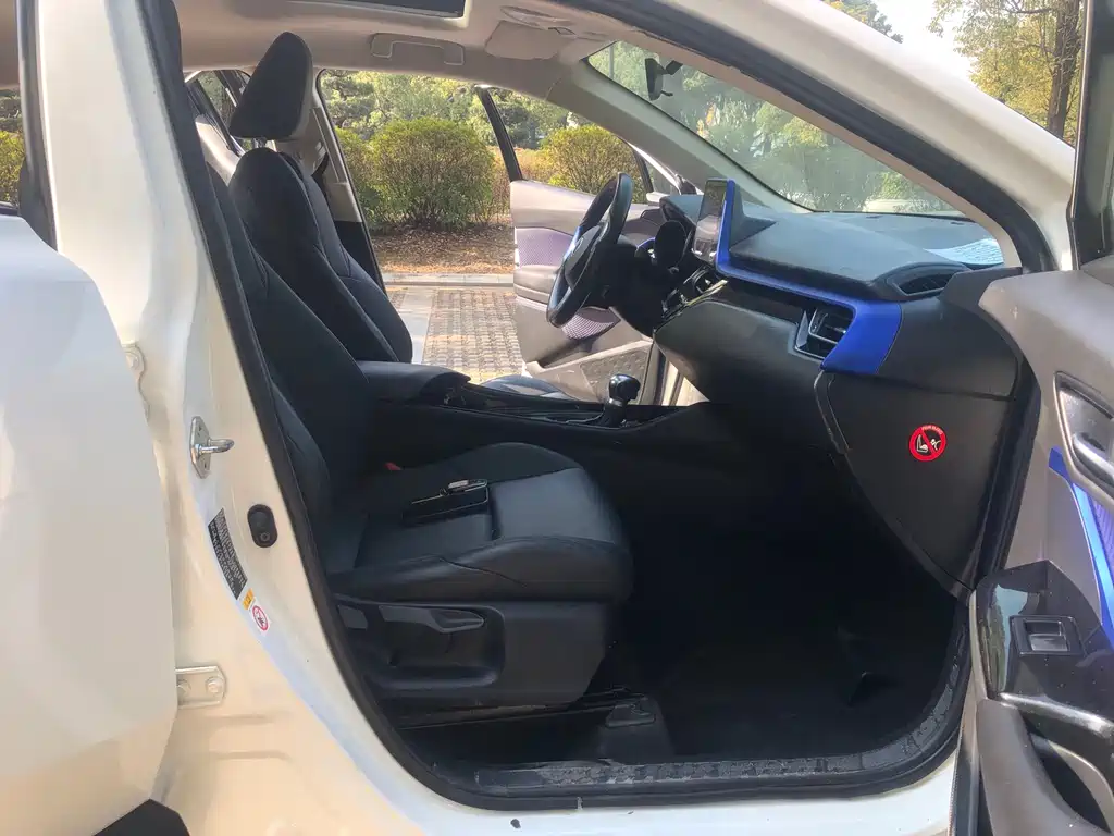 Toyota C-HR 2020 — фото 17