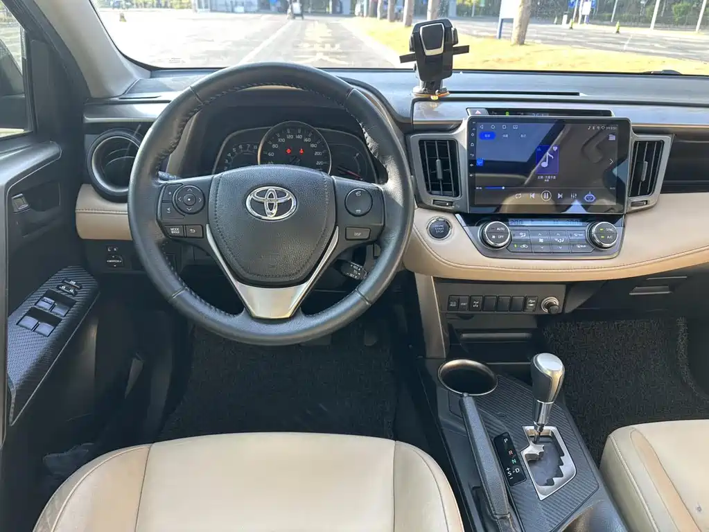 Toyota RAV4 2014 — фото 4