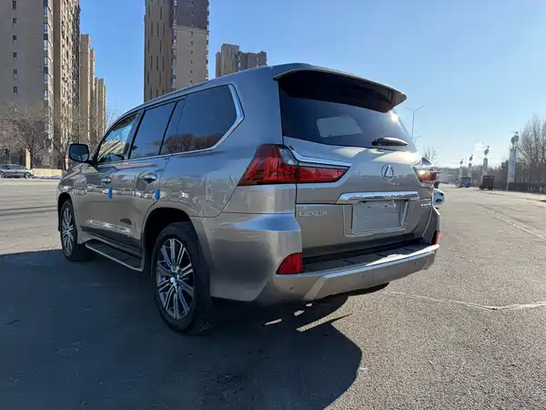 Lexus LX 2016