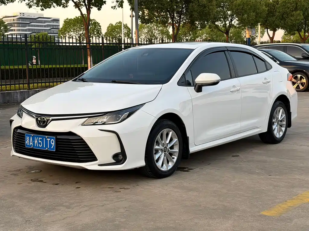 Toyota Corolla 2022 — фото 2
