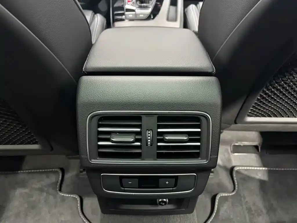 Audi Q5L 2023 — фото 11