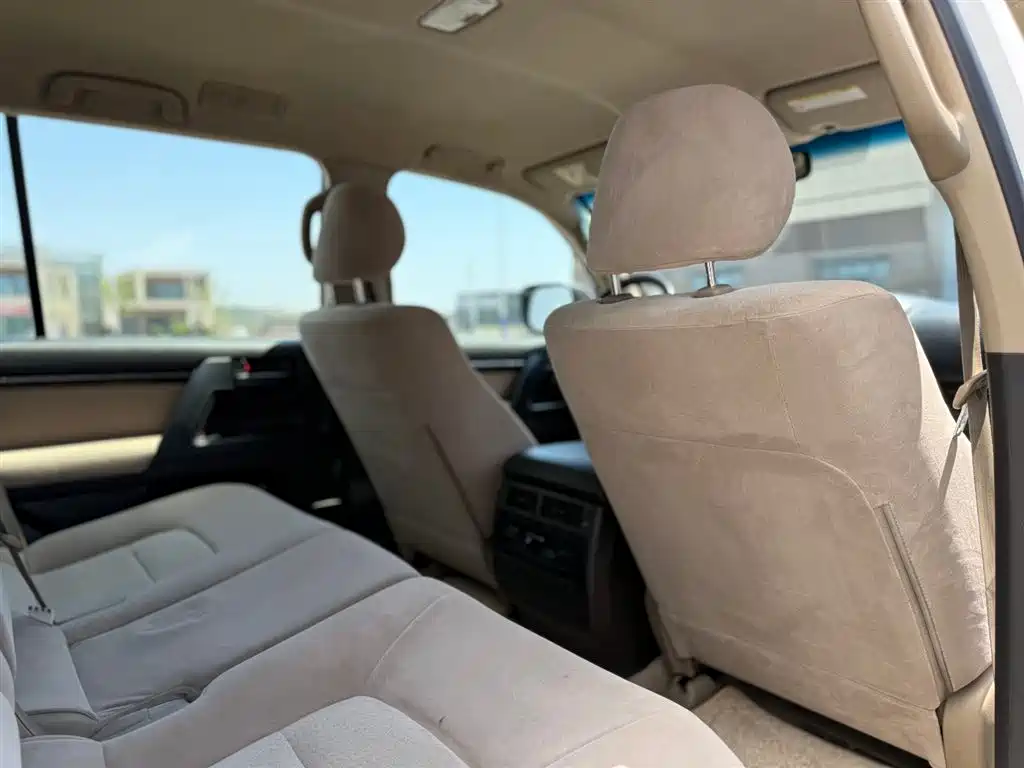 Toyota Land Cruiser 2010 — фото 29
