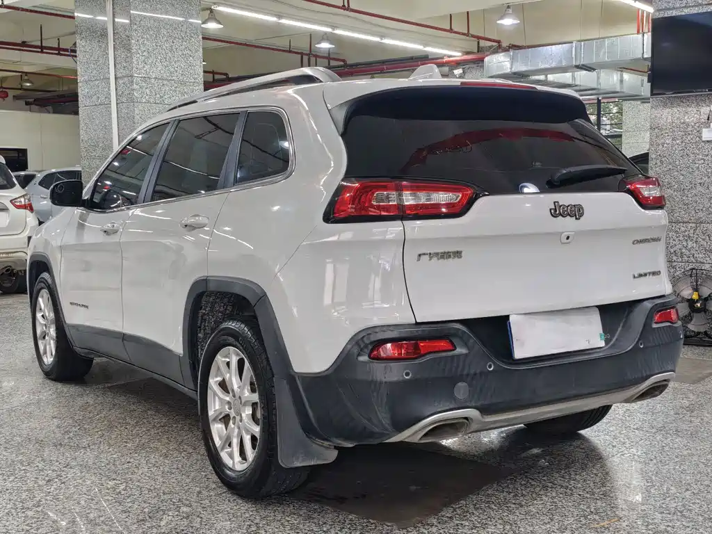 Jeep Cherokee 2018 — фото 11