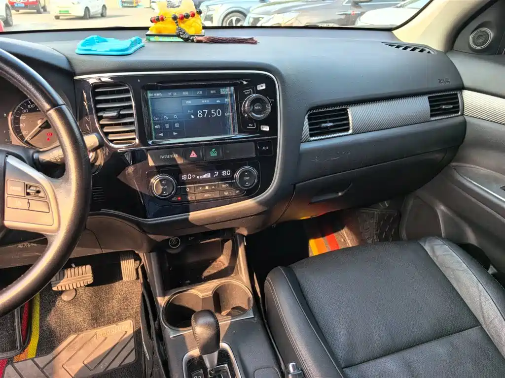 Mitsubishi Outlander 2015 — фото 12