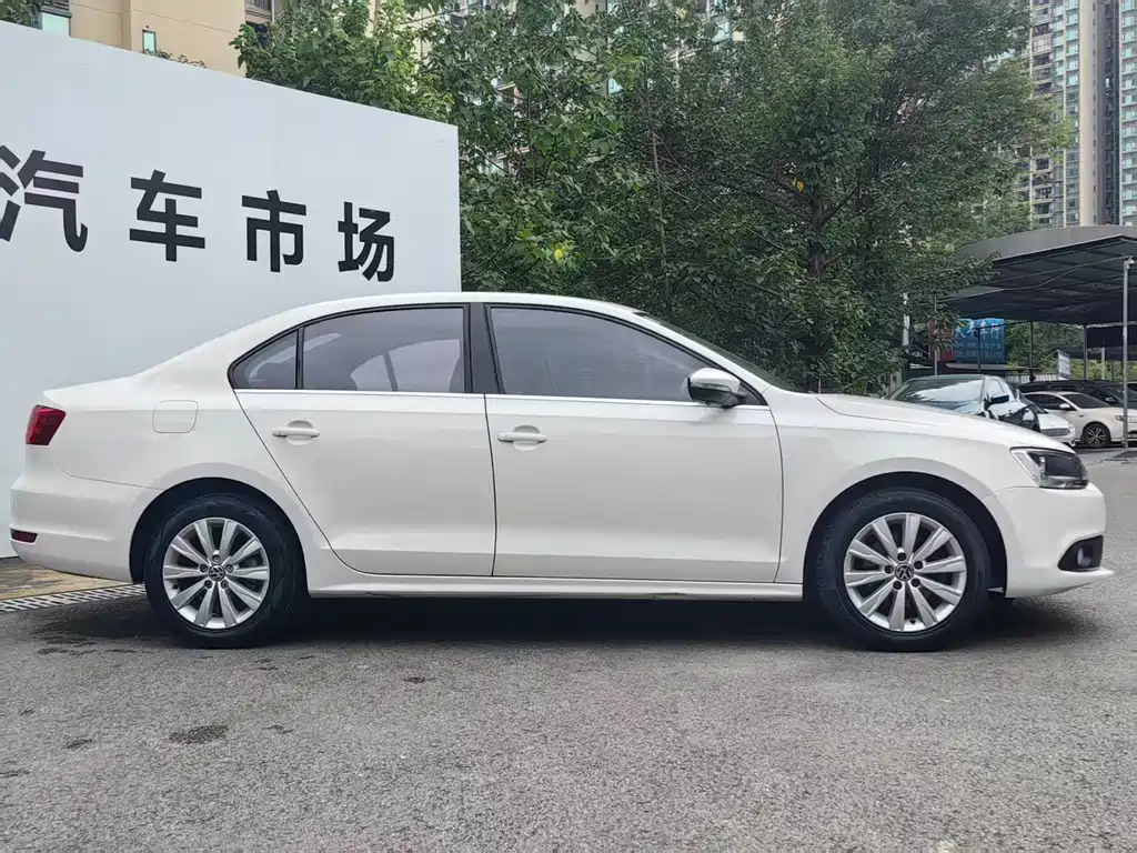 Volkswagen Sagitar 2015