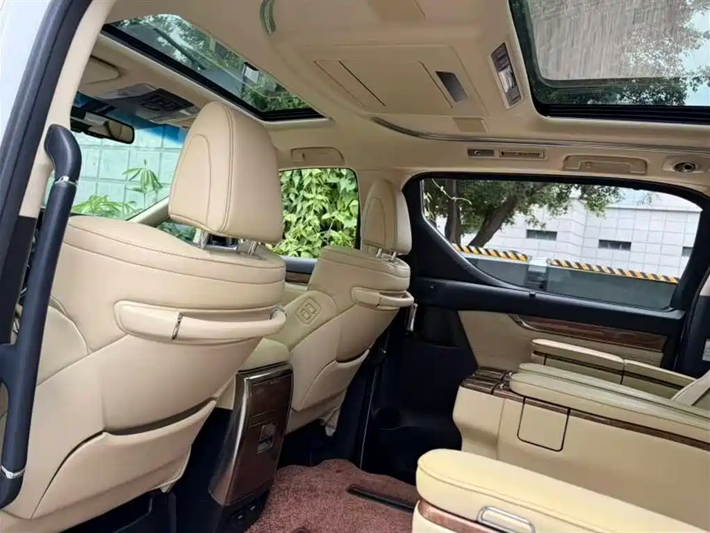 Toyota Alphard 2017 — фото 9