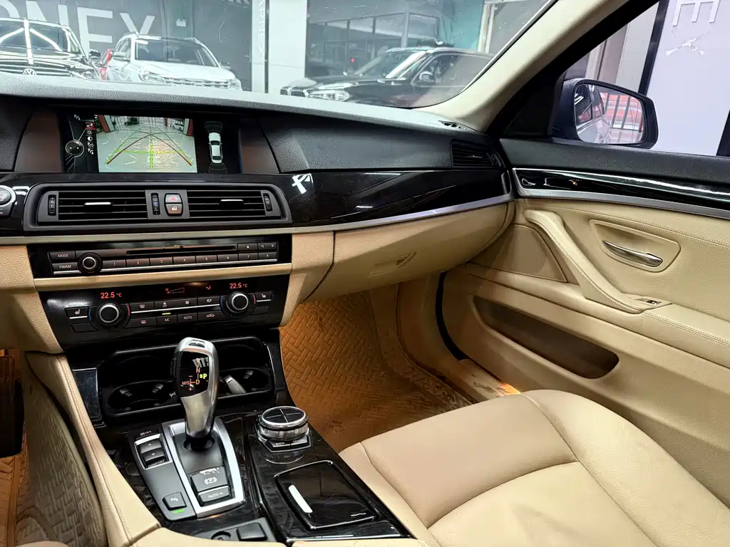BMW 5 Series 2013 — фото 15
