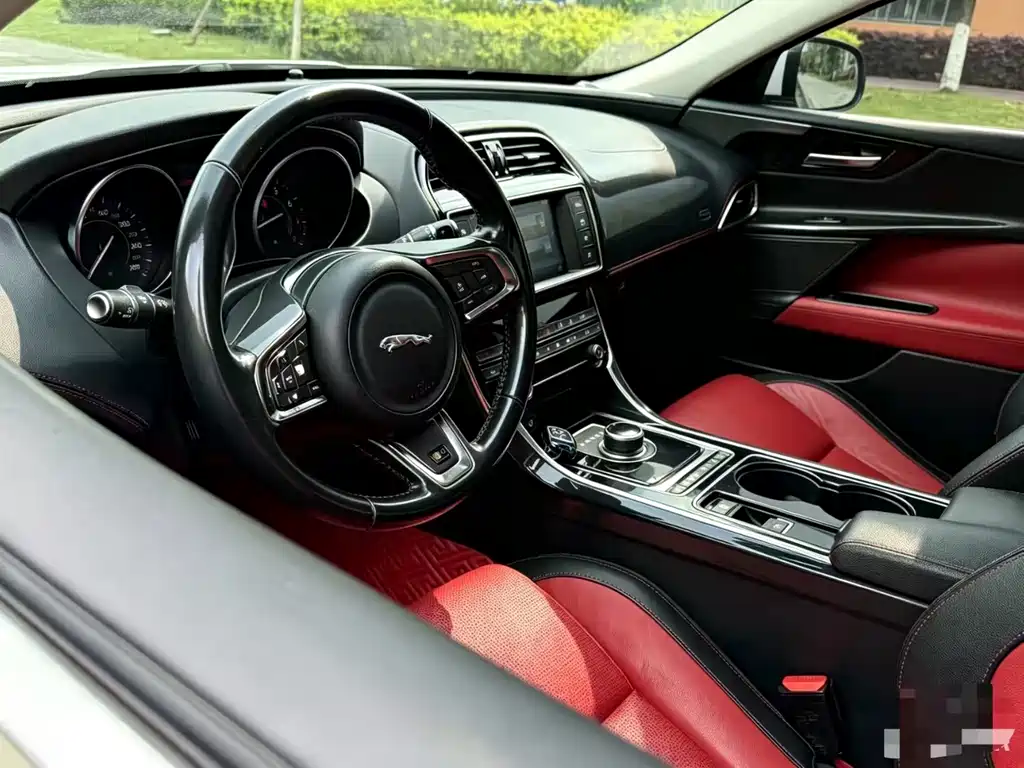Jaguar XE 2016 — фото 4