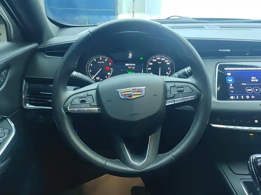 Cadillac XT4 2023 — фото 15