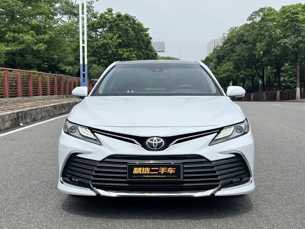 Toyota Camry 2023 — фото 1