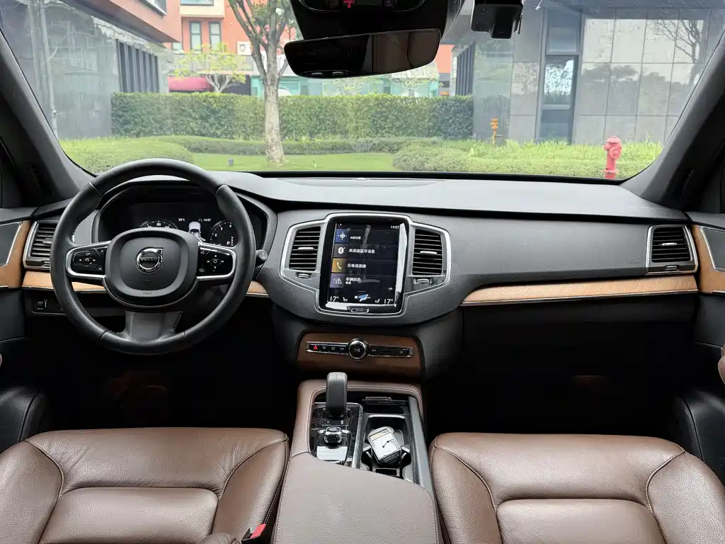 Volvo XC90 2022 — фото 11