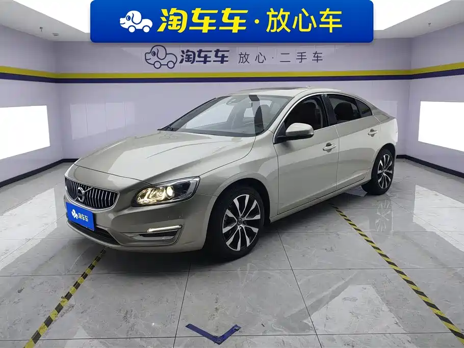 Volvo S60 2019 — фото 1
