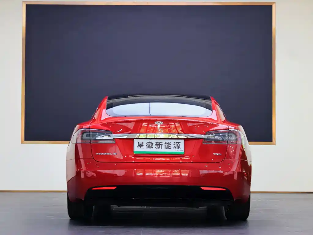 Tesla Model S 2017 — фото 17