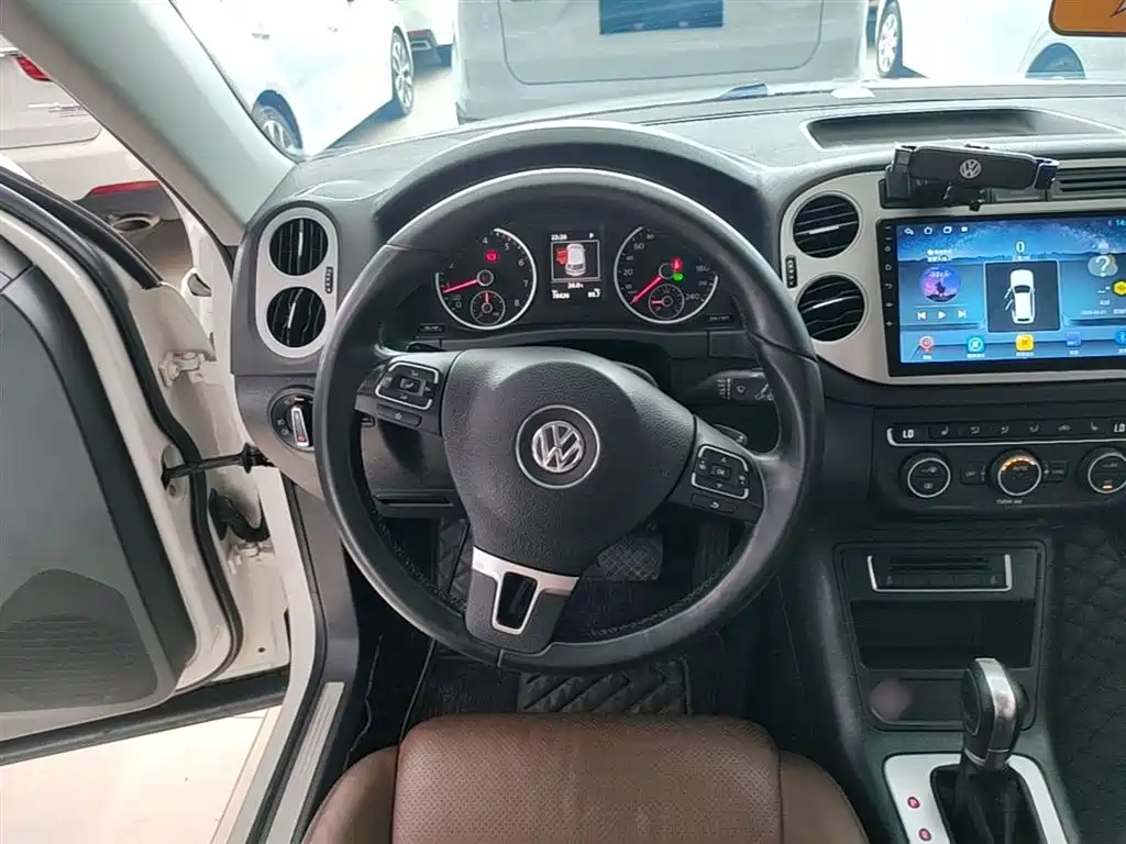 Volkswagen Tiguan 2016 — фото 11