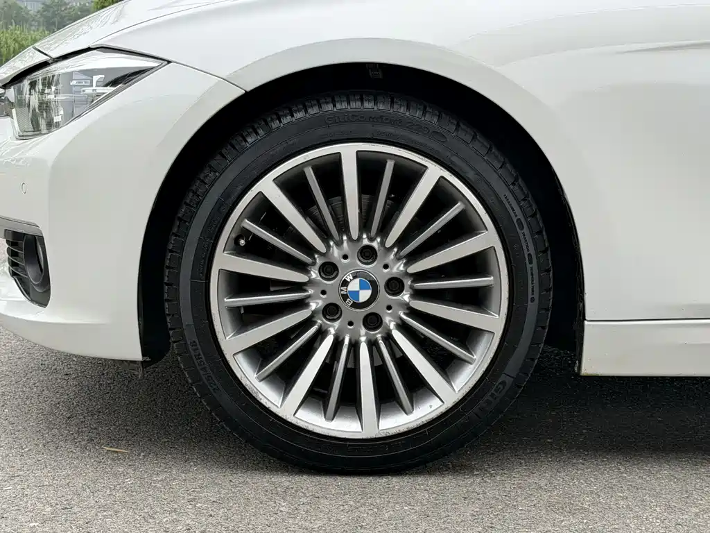 BMW 3 Series 2019 — фото 12