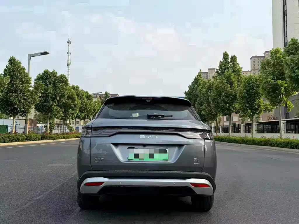 BYD L DM-i 2025 — фото 9