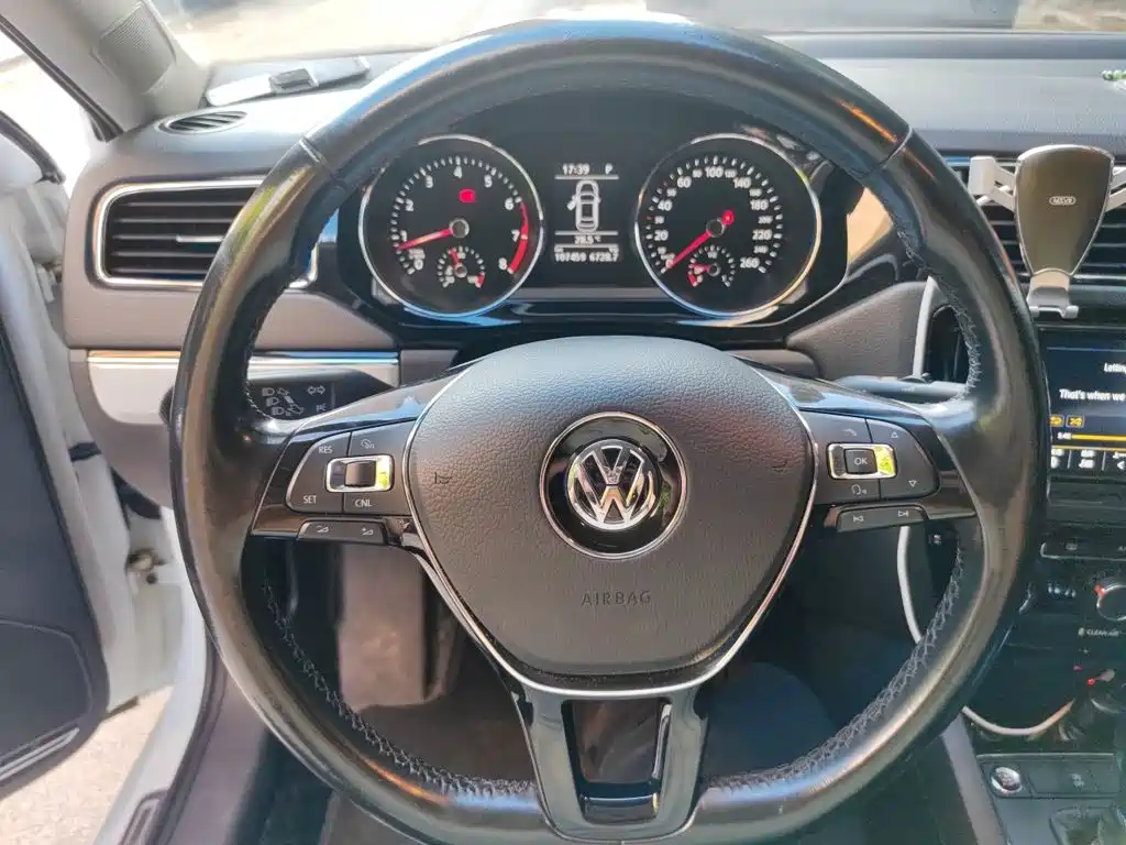 Volkswagen Sagitar 2018