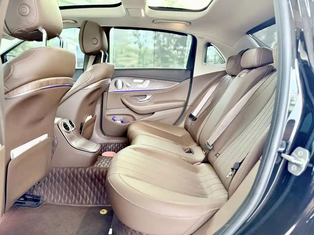 Mercedes-Benz E-Class 2023 — фото 7
