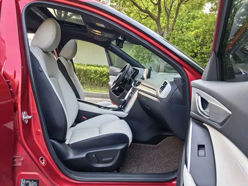 Mazda CX-4 2017 — фото 12