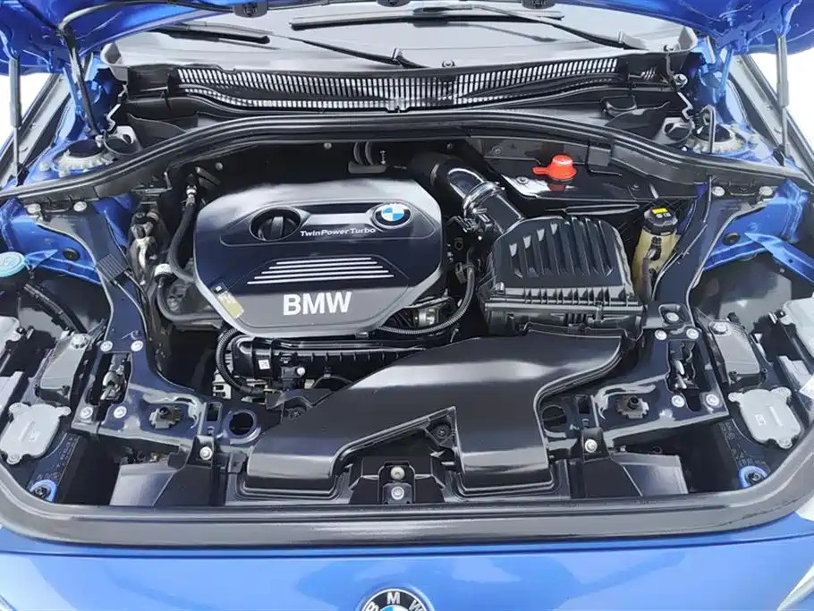 BMW 1 Series 2018 — фото 10
