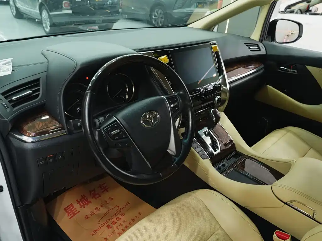 Toyota Alphard 2021 — фото 11