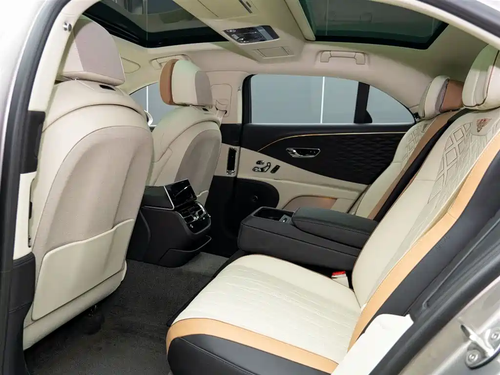 Bentley Flying Spur PHEV 2023 — фото 13