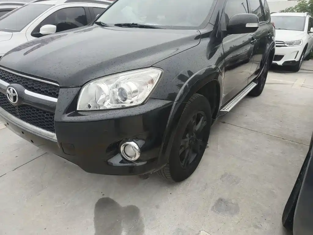 Toyota RAV4 2011 — фото 3
