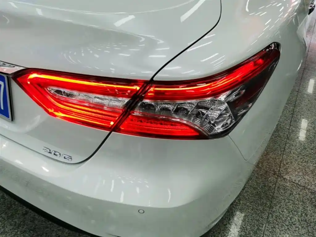 Toyota Camry 2022 — фото 8