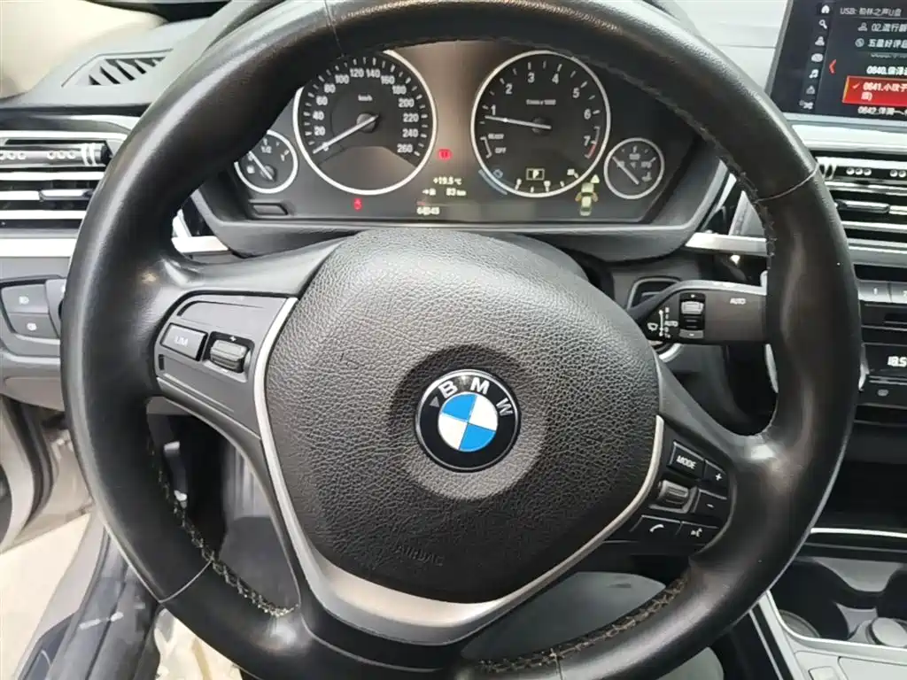 BMW 3 Series 2019 — фото 11
