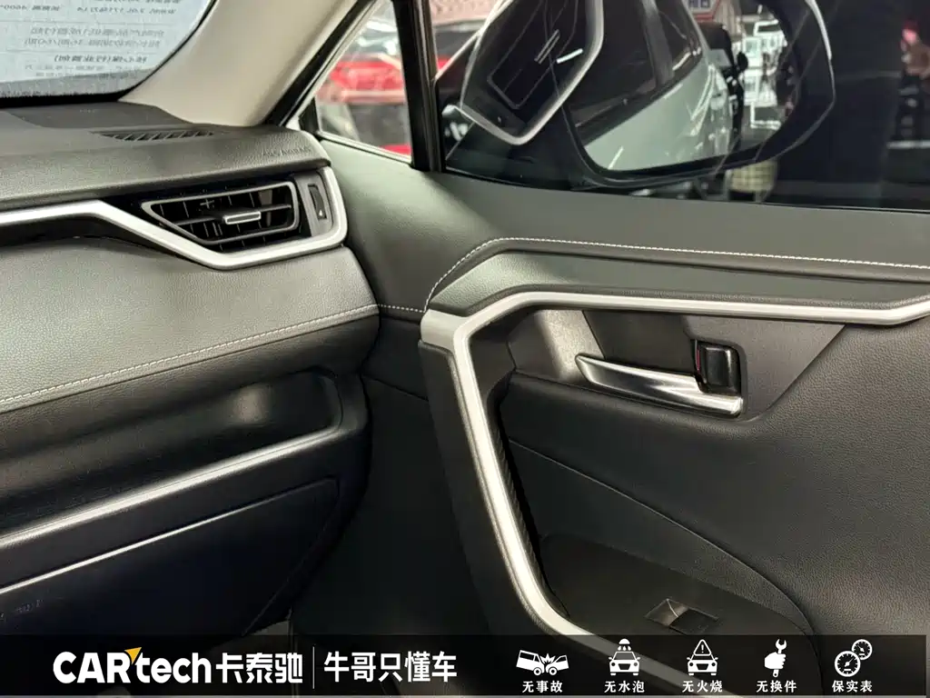 Toyota RAV4 2023 — фото 15