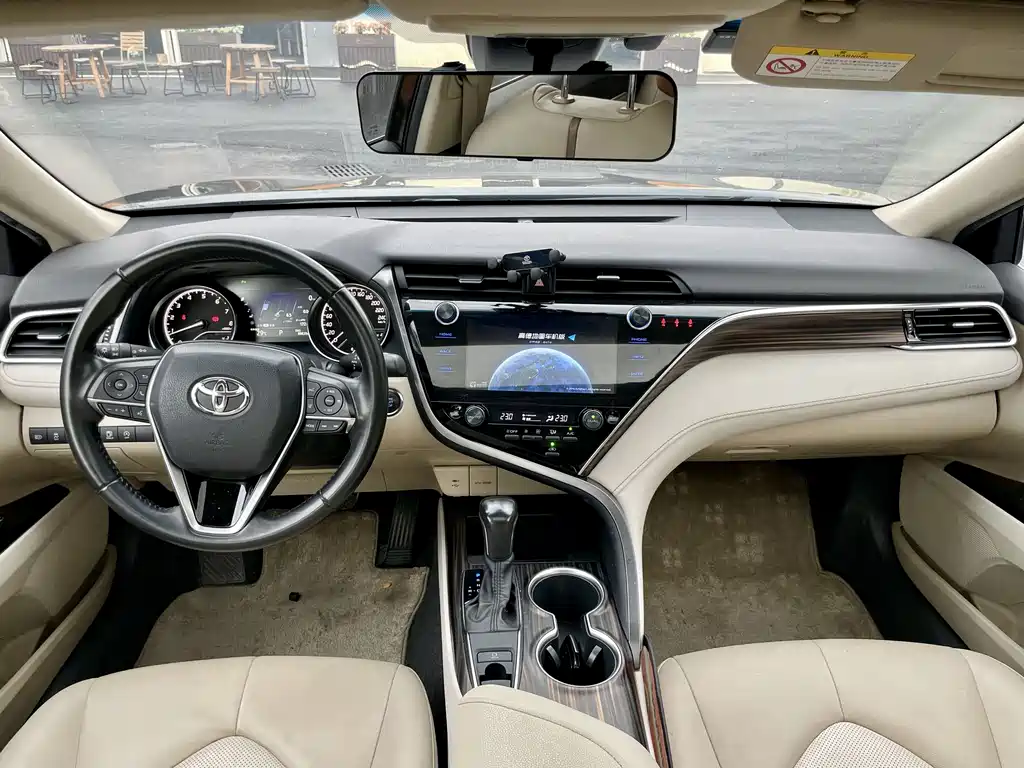 Toyota Camry 2019 — фото 13