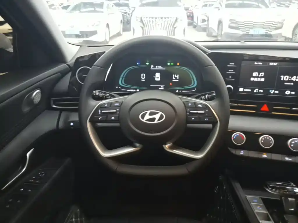 Hyundai Elantra 2024 — фото 11
